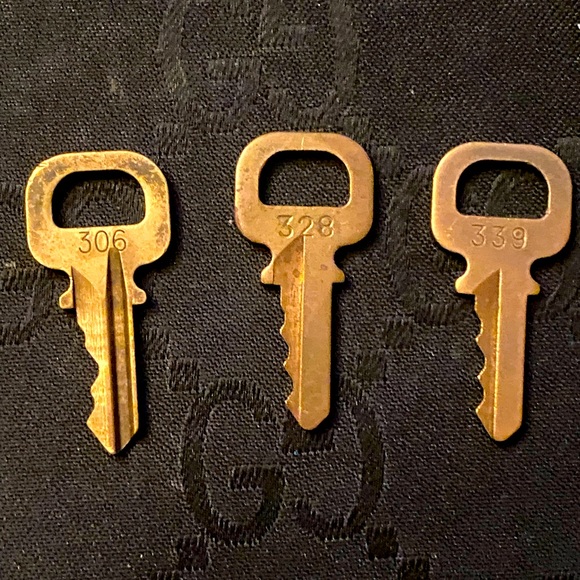 Authentic Louis Vuitton padlock keys ! Set of 3 306, 328 & 339 unlock your LV - Picture 1 of 3